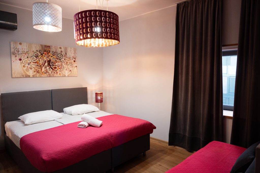 HOSTEL MUSEUM - Comfort Triple Room with Private Bathroom - Konfortna triposteljna soba z lastno kopalnico