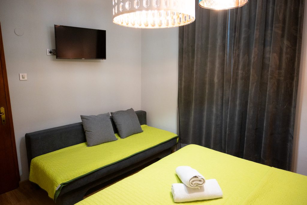 HOSTEL MUSEUM - Comfort Triple Room with Private Bathroom - Konfortna triposteljna soba z lastno kopalnico