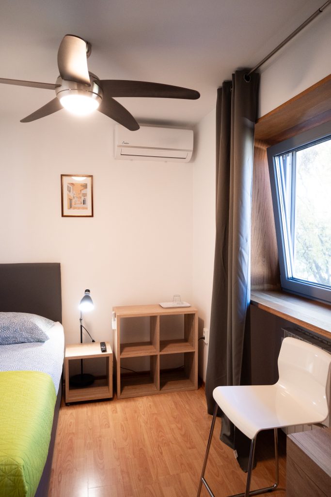 HOSTEL MUSEUM - Single Room with Shared Bathroom - Enoposteljna soba s skupno kopalnico